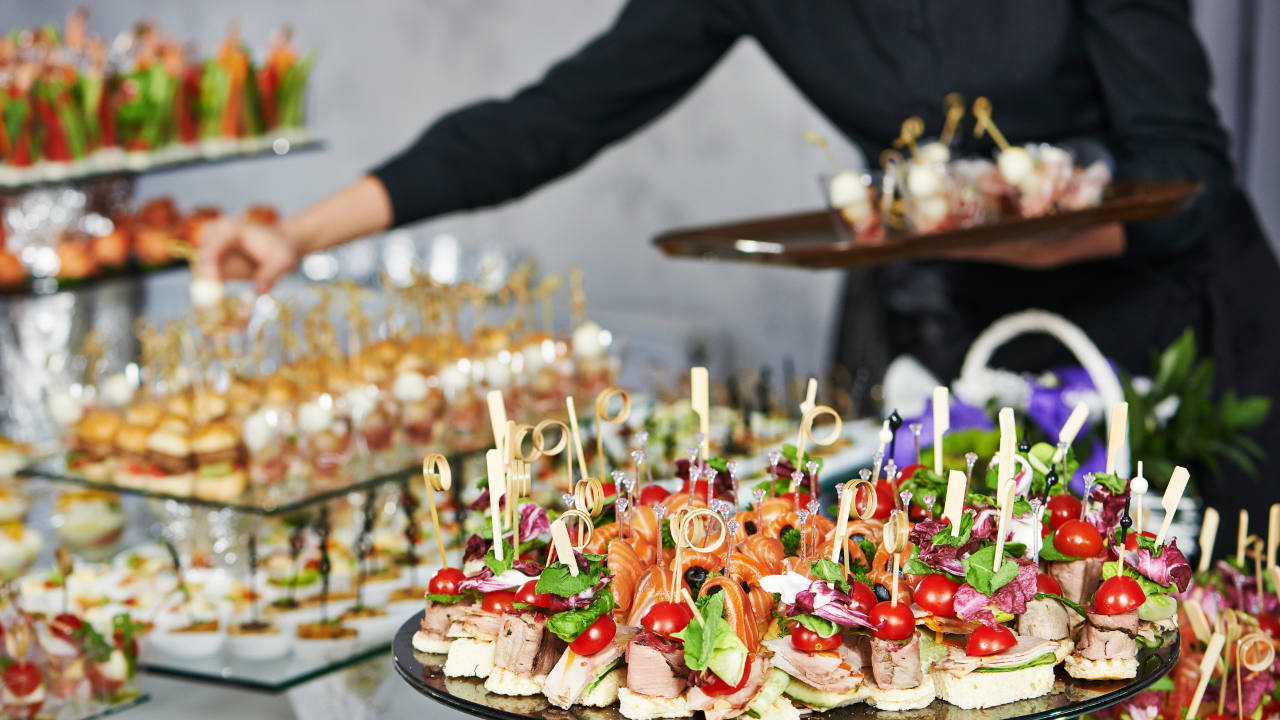 Catering w Kielcach na każdą okazję – jak dobrać menu do rodzaju wydarzenia?